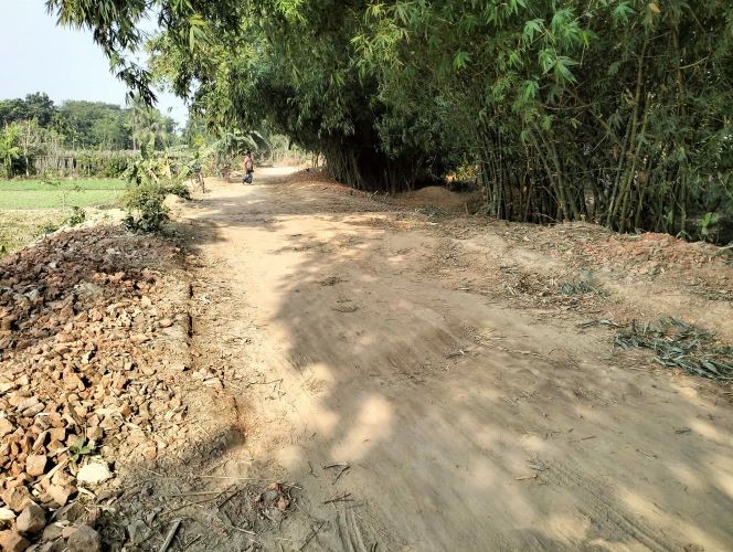 ঠিকাদারের অবহেলায় কালীগঞ্জে সড়ক নির্মাণে বিপর্যয়, বিপাকে গ্রামবাসী